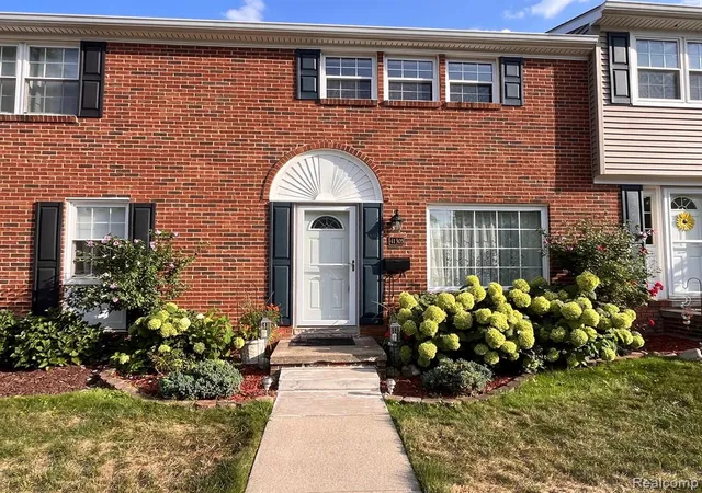 2nd image of 41305 Lagoon Ct, Northville, MI 48167 1923 | MLS# 61023261
