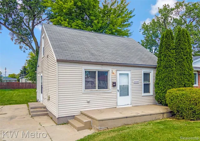 1st image of 25335 Pinehurst St, Roseville, MI 48066 | MLS# 61005467
