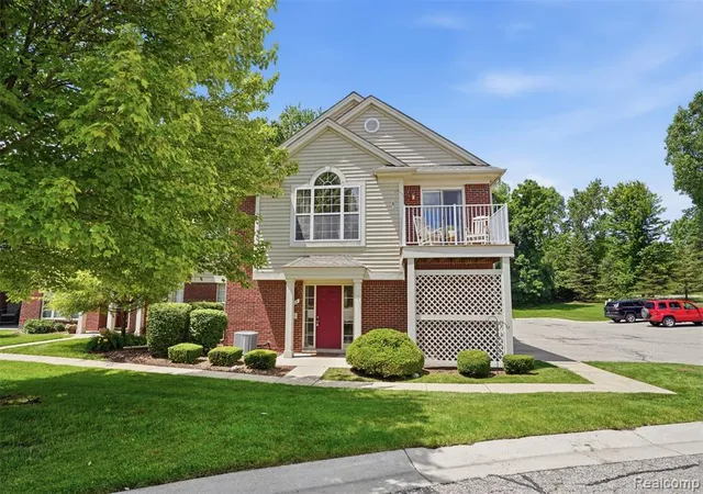Homes for sale in Rochester, MI | 1668 Deepwood Cir, Rochester, MI 48307 | MLS# 61005758