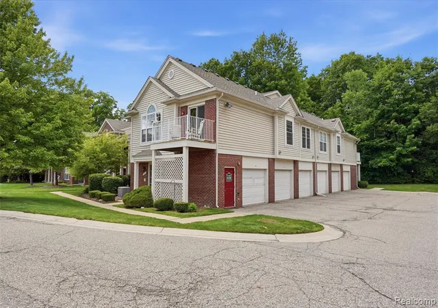 Homes for sale in Rochester, MI | 1668 Deepwood Cir, Rochester, MI 48307 | MLS# 61005758