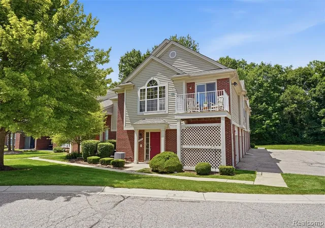 Homes for sale in Rochester, MI | 1668 Deepwood Cir, Rochester, MI 48307 | MLS# 61005758