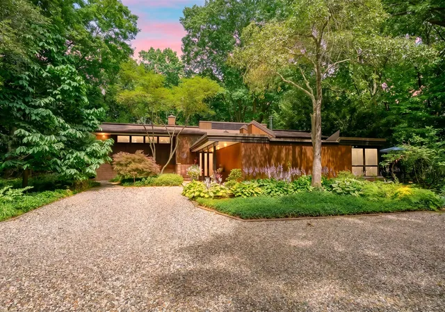 1st image of 3818 Heights Dr, Hickory Corners, MI 49060 | MLS# 70545090