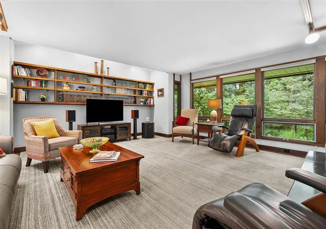 5th image of 3818 Heights Dr, Hickory Corners, MI 49060 | MLS# 70545090
