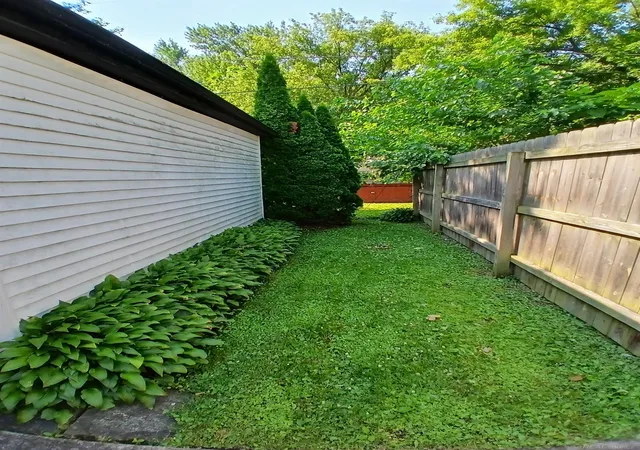 Photo 5 of Sale Pending at 193 Robertson St, Mount Clemens, MI 48043 | MLS# 50217396 | Listing updated on 2026-08-07
