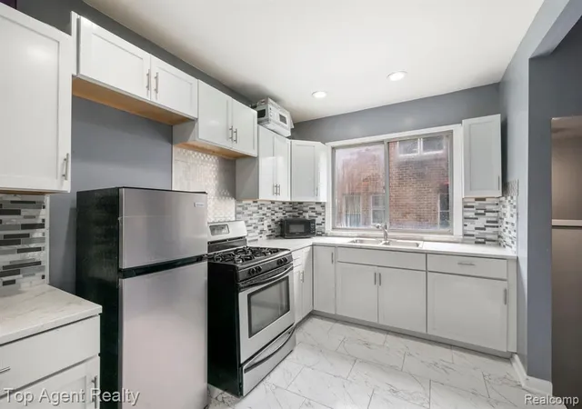 Homes for sale in Highland Park, MI | 19164 Riopelle St, Highland Park, MI 48203 | MLS# 60993650