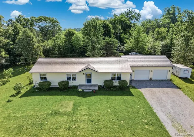 2nd image of 13325 S Beyer Rd, Birch Run, MI 48415 | MLS# 61007742