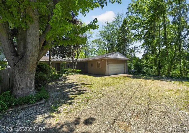 Photo 2 of Single family home for sale at 3920 Wint Rd, Commerce Twp, MI 48382 1775 | MLS# 60996284 | Listing updated on 2026-08-31