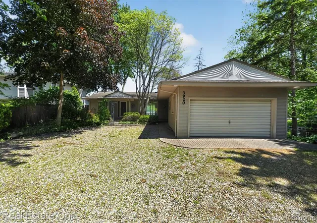 Photo 4 of Single family home for sale at 3920 Wint Rd, Commerce Twp, MI 48382 1775 | MLS# 60996284 | Listing updated on 2026-08-31