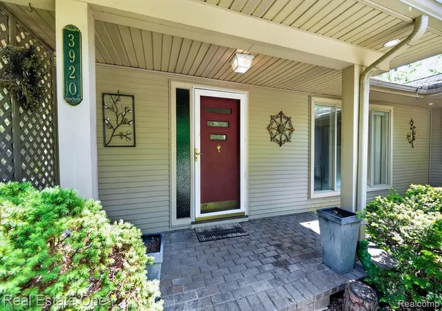 Photo 5 of Single family home for sale at 3920 Wint Rd, Commerce Twp, MI 48382 1775 | MLS# 60996284 | Listing updated on 2026-08-31