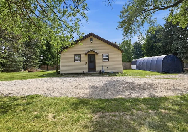 Photo 2 of Single family home for sale at 7531 County Farm Rd, Greenville, MI 48838 | MLS# 70554748 | Listing updated on 2026-09-16