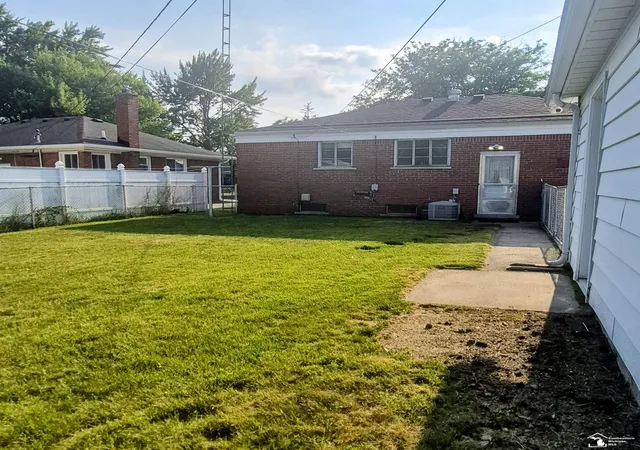 Homes for sale in Trenton, MI | 2579 Grange Rd, Trenton, MI 48183 | MLS# 50214074