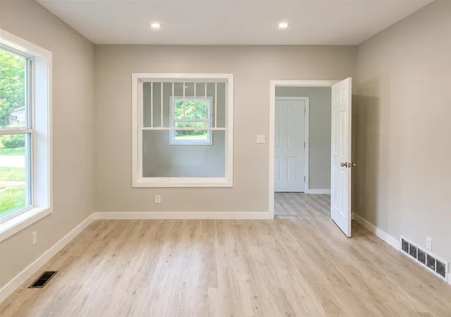 3rd image of 1027 Broadway, Benton Harbor, MI 49022 | MLS# 70542218