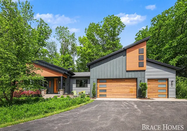 Homes for sale in Grand Rapids, MI | 6234 Hall St, Grand Rapids, MI 49546 | MLS# 70534769