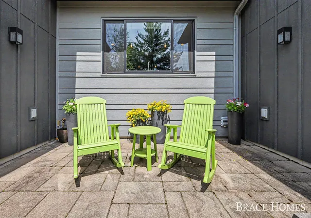 Homes for sale in Grand Rapids, MI | 6234 Hall St, Grand Rapids, MI 49546 | MLS# 70534769