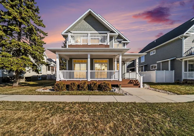 33rd image of 404 W Loomis St, Ludington, MI 49431 | MLS# 70522644
