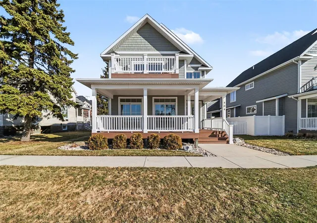 3rd image of 404 W Loomis St, Ludington, MI 49431 | MLS# 70522644