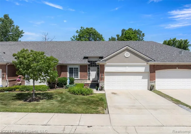 Homes for sale in Utica, MI | 14789 N Park Dr #18, Utica, MI 48315 | MLS# 61000242