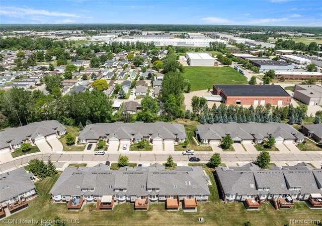 Homes for sale in Utica, MI | 14789 N Park Dr #18, Utica, MI 48315 | MLS# 61000242