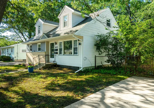 Photo 2 of Sale Pending at 1450 Wesley Ave, Muskegon, MI 49442 | MLS# 70553358 | Listing updated on 2026-09-06