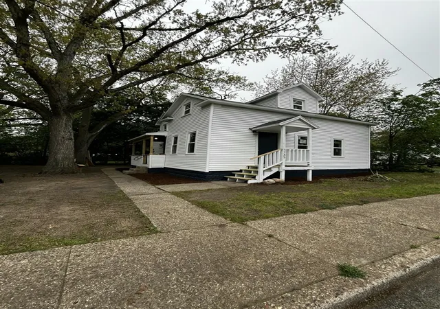 Homes for sale in Muskegon, MI | 1135 Holt St, Muskegon, MI 49442 | MLS# 70533141