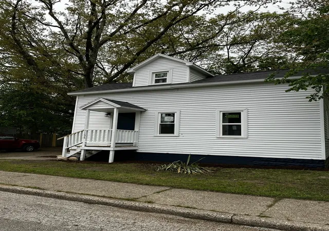 Homes for sale in Muskegon, MI | 1135 Holt St, Muskegon, MI 49442 | MLS# 70533141