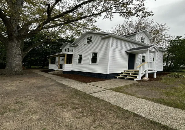Homes for sale in Muskegon, MI | 1135 Holt St, Muskegon, MI 49442 | MLS# 70533141