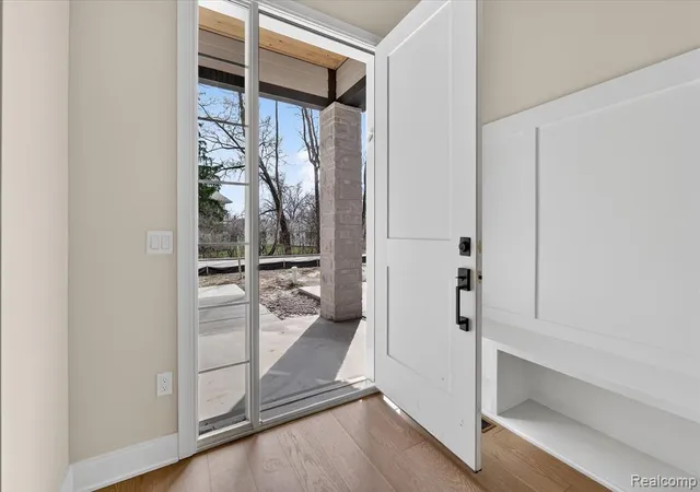 Listing Photo 1 - Condo for sale in building located at 546 Maplehill Rd, Rochester Hills, MI 48306 - Unit #