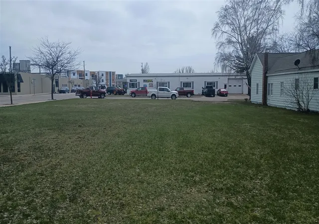 4th image of 102 W Dowland St, Ludington, MI 49431 | MLS# 70524851