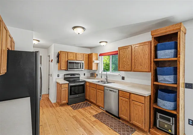 Homes for sale in Waterford, MI | 3843 Athens Ave, Waterford, MI 48329 | MLS# 70542189