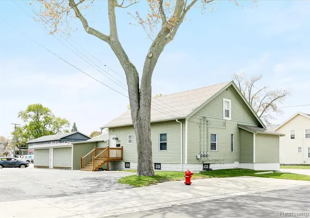 Photo 2 of Single family home for sale at 1639 Lapeer Ave, Port Huron, MI 48060 1022 | MLS# 61014070 | Listing updated on 2026-08-27