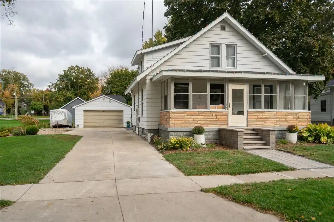 Photo 1 of Single family home for sale at 503 E Main St, Caledonia, MI 49316 | MLS# 70565446 | Listing updated on 2026-10-21