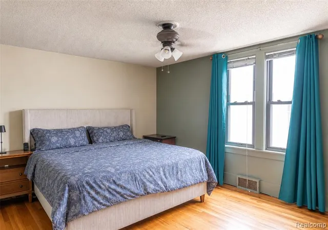 Photo 4 of Sale Pending at 8090 Helen St, Center Line, MI 48015 | MLS# 61015682 | Listing updated on 2026-08-20