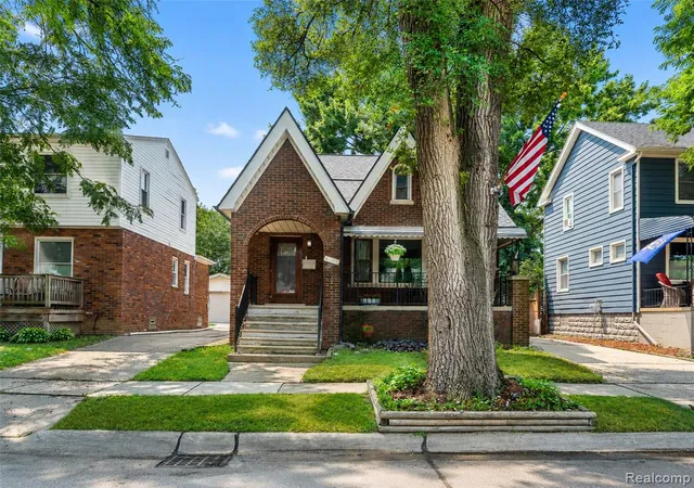 Photo 5 of Sale Pending at 8090 Helen St, Center Line, MI 48015 | MLS# 61015682 | Listing updated on 2026-08-20
