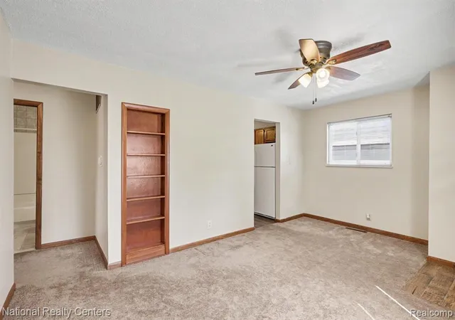 Photo 4 of Sale Pending at 29 Doremus Ave, Waterford, MI 48328 2814 | MLS# 61025686 | Listing updated on 2026-08-30