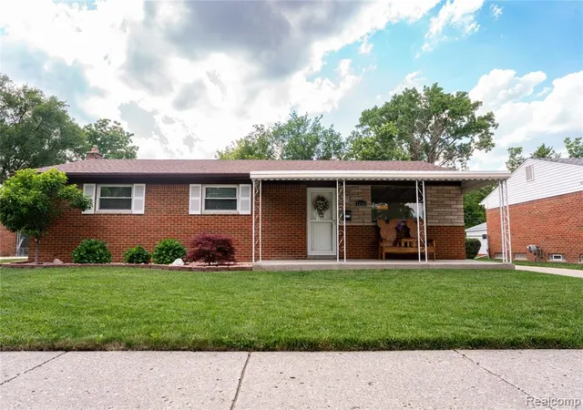 Homes for sale in Fraser, MI | 33755 Vista Wy, Fraser, MI 48026 | MLS# 61008768