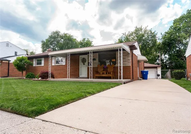 Homes for sale in Fraser, MI | 33755 Vista Wy, Fraser, MI 48026 | MLS# 61008768