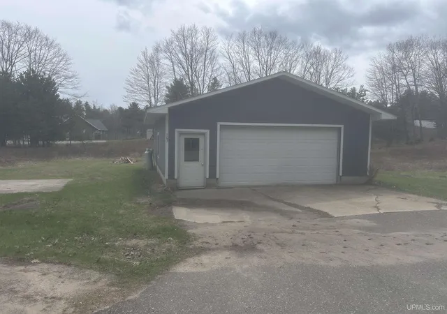 Homes for sale in Kingsford, MI | 107 Dalmar Dr, Kingsford, MI 49802 | MLS# 50205803