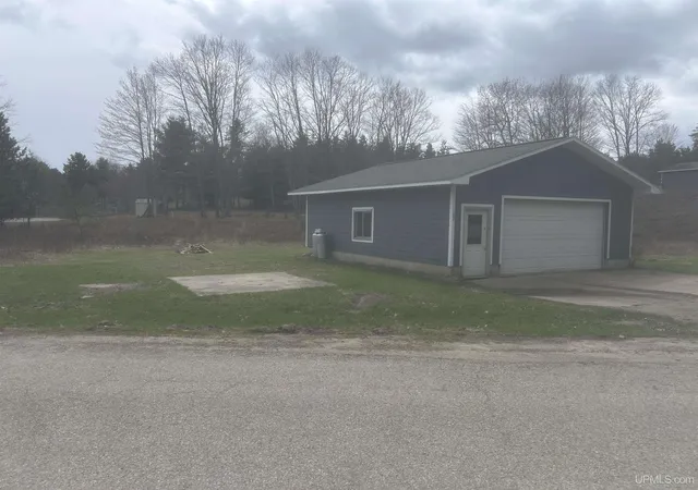 Homes for sale in Kingsford, MI | 107 Dalmar Dr, Kingsford, MI 49802 | MLS# 50205803