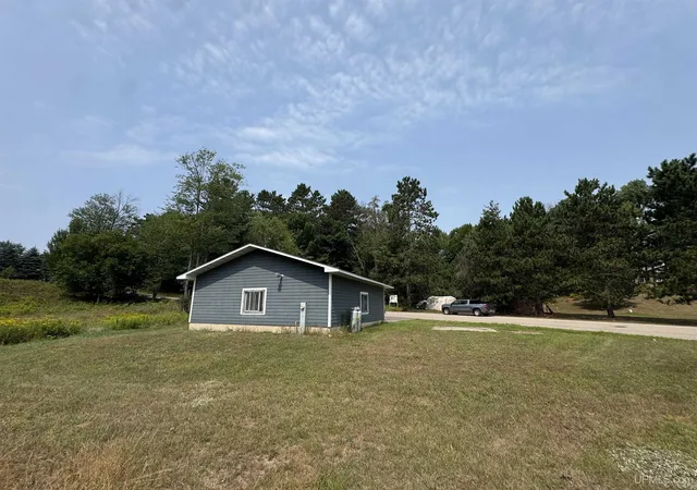 3rd image of 107 Dalmar Dr, Kingsford, MI 49802 | MLS# 50205803