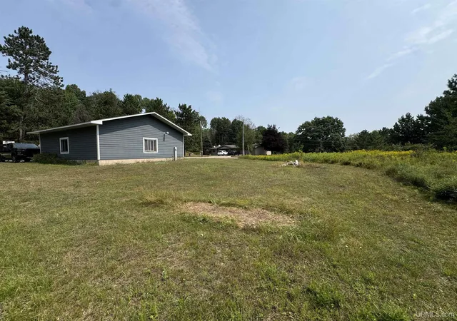 4th image of 107 Dalmar Dr, Kingsford, MI 49802 | MLS# 50205803