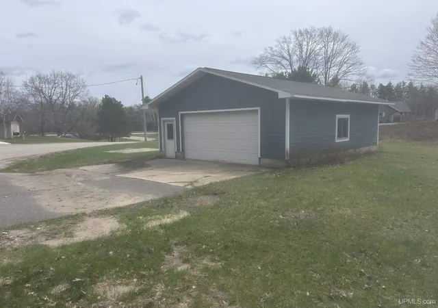 Homes for sale in Kingsford, MI | 107 Dalmar Dr, Kingsford, MI 49802 | MLS# 50205803