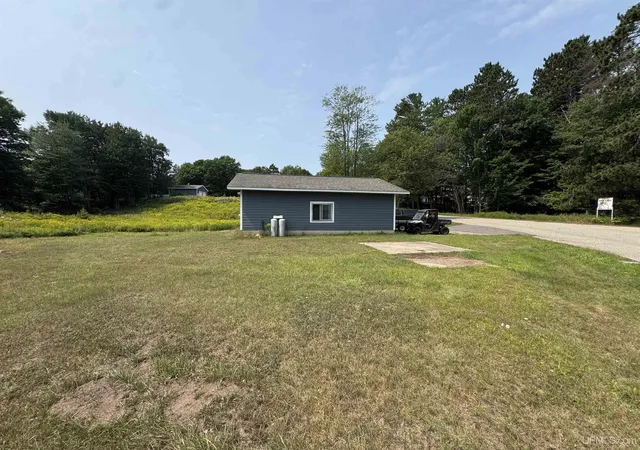 6th image of 107 Dalmar Dr, Kingsford, MI 49802 | MLS# 50205803
