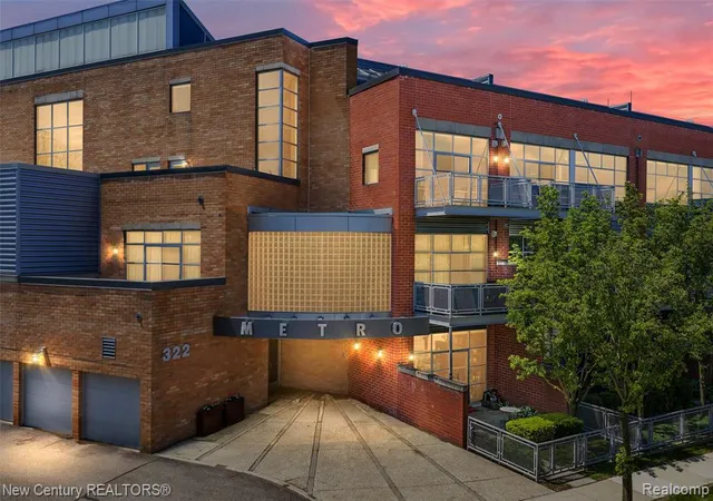 1st image of 322 E Harrison Ave #4, Royal Oak, MI 48067 3284 | MLS# 60994744