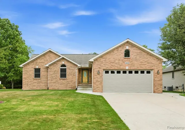 Homes for sale in Port Huron, MI | 4305 Juniper Ln, Port Huron, MI 48060 | MLS# 61001422