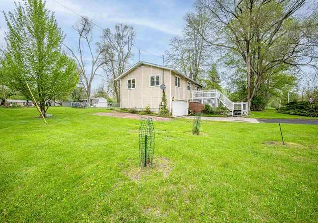 3rd image of 810 W Martin St, Gladwin, MI 48624 | MLS# 50208313