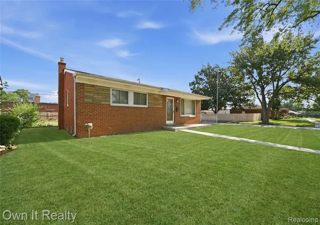 3rd image of 24985 Mabray Ave, Eastpointe, MI 48021 | MLS# 61009173