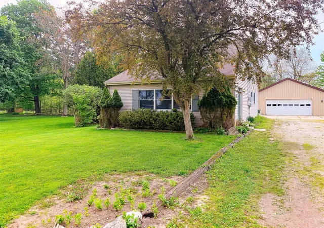 2nd image of 5175 Pleasant Valley Rd, Manitou Beach, MI 49253 | MLS# 70532685