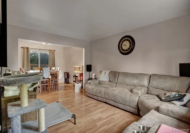 Photo 5 of Single family home for sale at 654 Manchester St, Madison Heights, MI 48071 | MLS# 61020468 | Listing updated on 2026-08-30