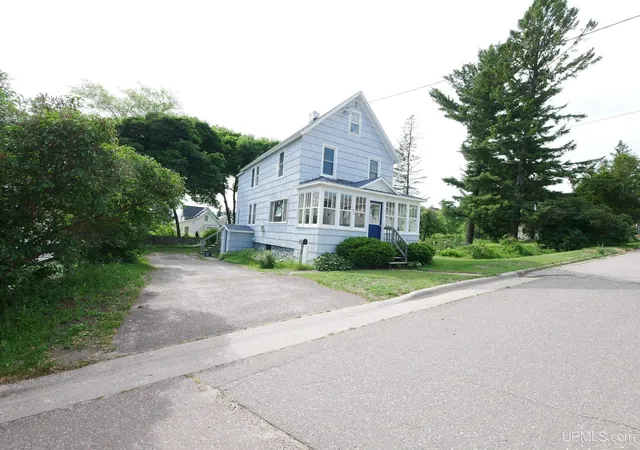 Homes for sale in Hancock, MI | 1006 2nd St, Hancock, MI 49930 | MLS# 50211963