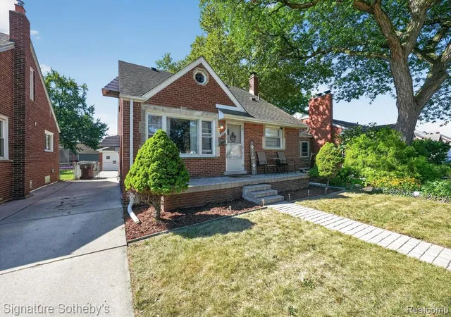 Photo 2 of Single family home for sale at 7348 Helen Rd, Center Line, MI 48015 1829 | MLS# 61024694 | Listing updated on 2026-09-03